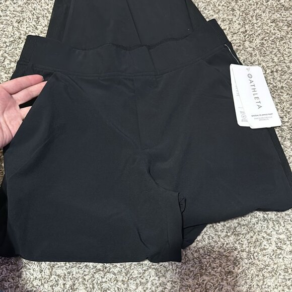 Athleta Pants - NWT Athleta Black Activewear Leggings / Pants - Size Small